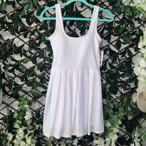Chic White Sleeveless Dress